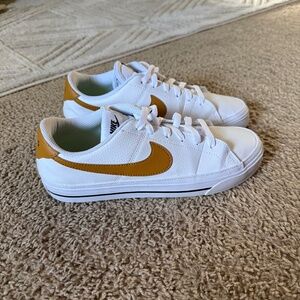 Nike court legacy